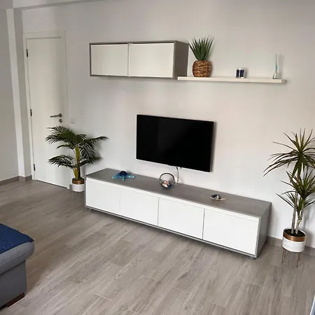 Golden House Apartment *